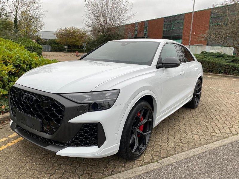 AUDI RSQ8