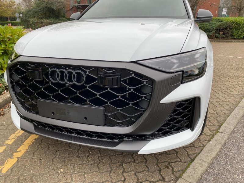 AUDI RSQ8