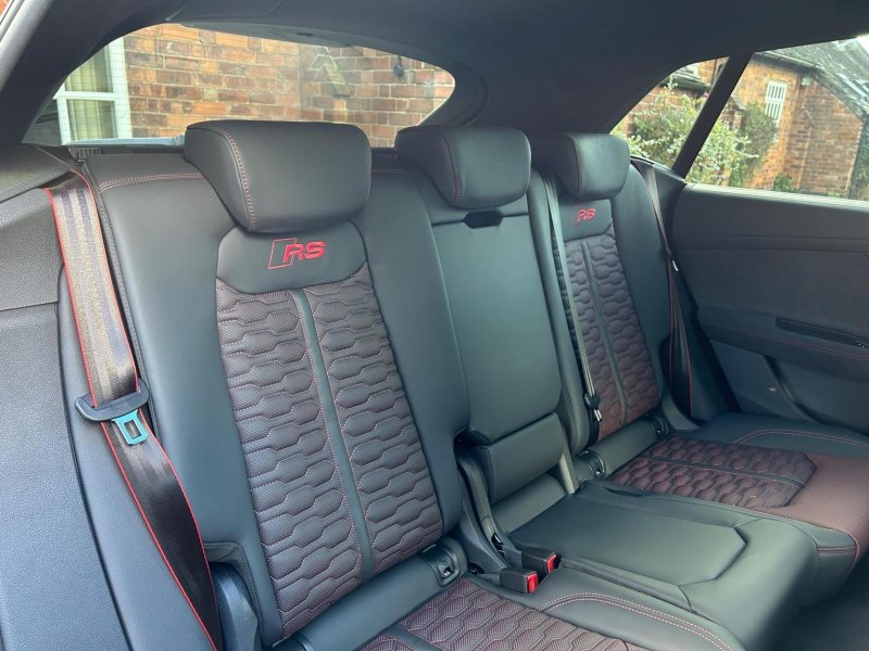 AUDI RSQ8
