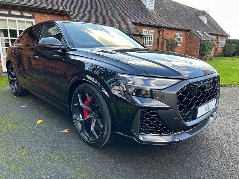 AUDI RSQ8