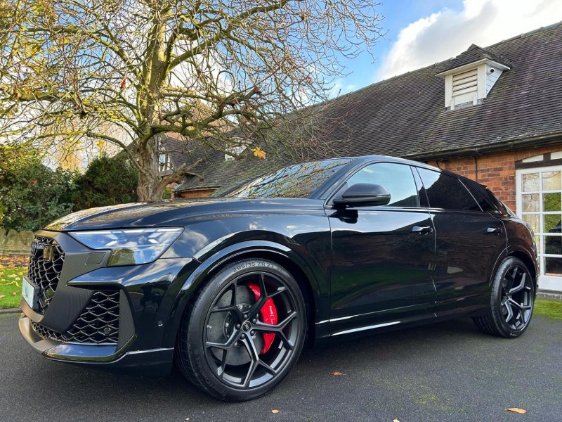 AUDI RSQ8