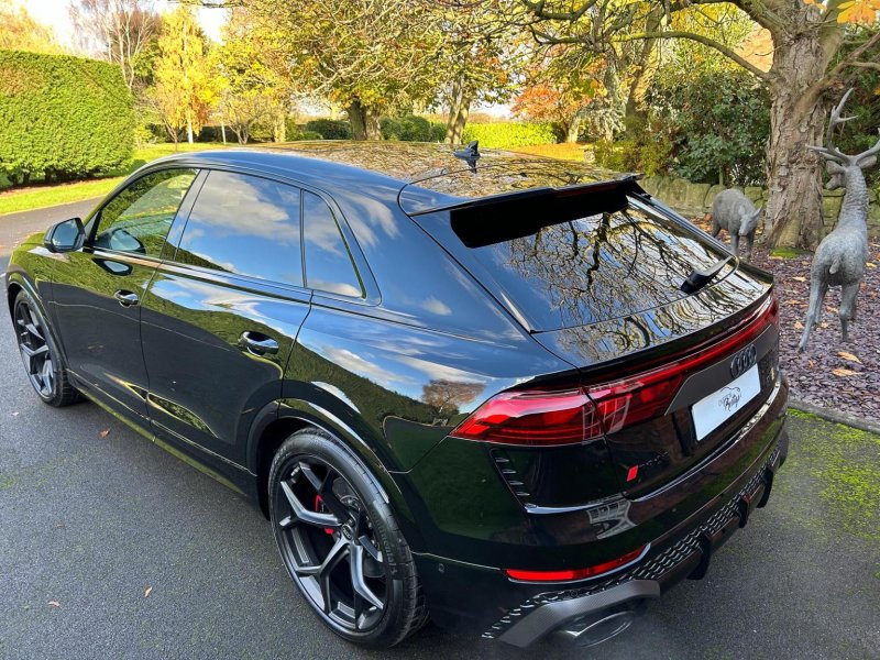 AUDI RSQ8