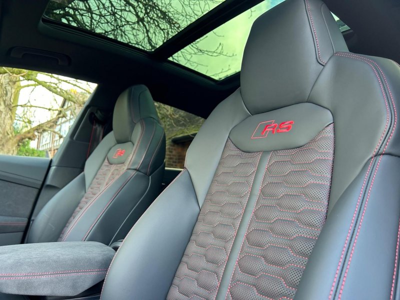 AUDI RSQ8