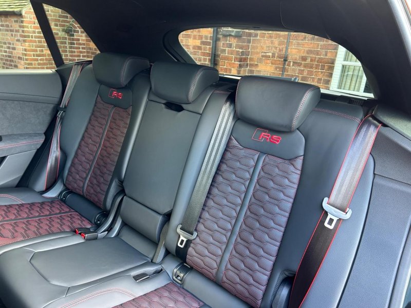 AUDI RSQ8
