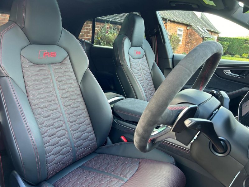 AUDI RSQ8