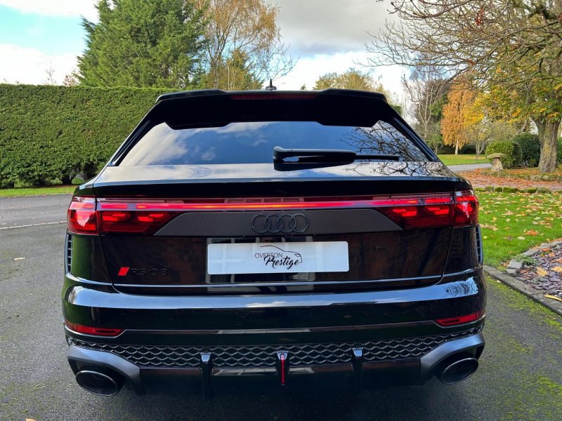 AUDI RSQ8