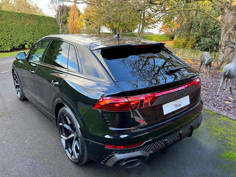 AUDI RSQ8