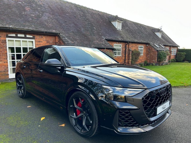 AUDI RSQ8