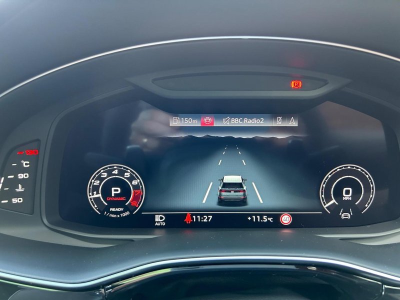 AUDI RSQ8
