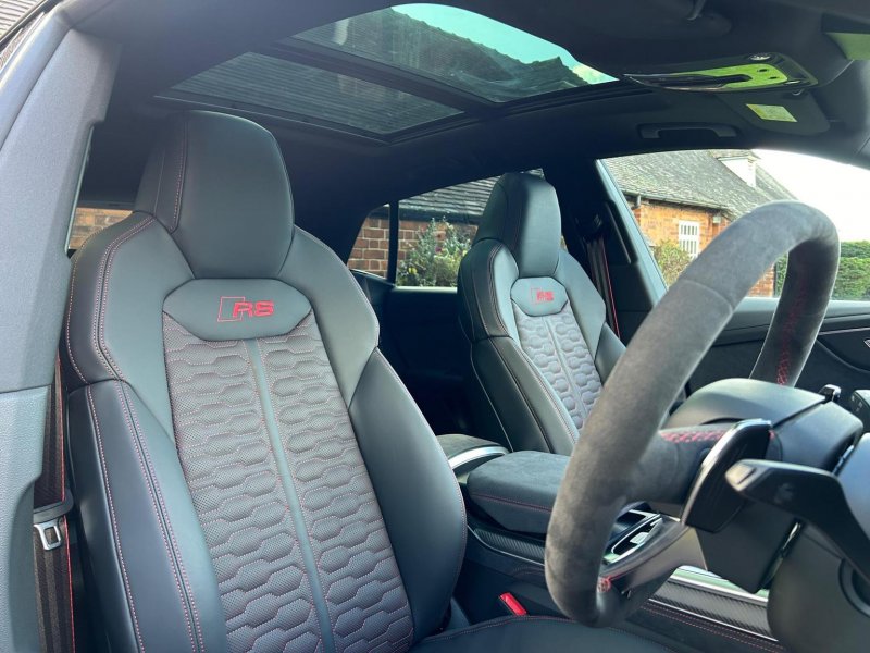 AUDI RSQ8