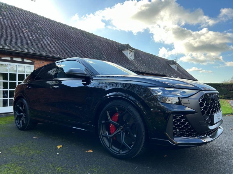 AUDI RSQ8