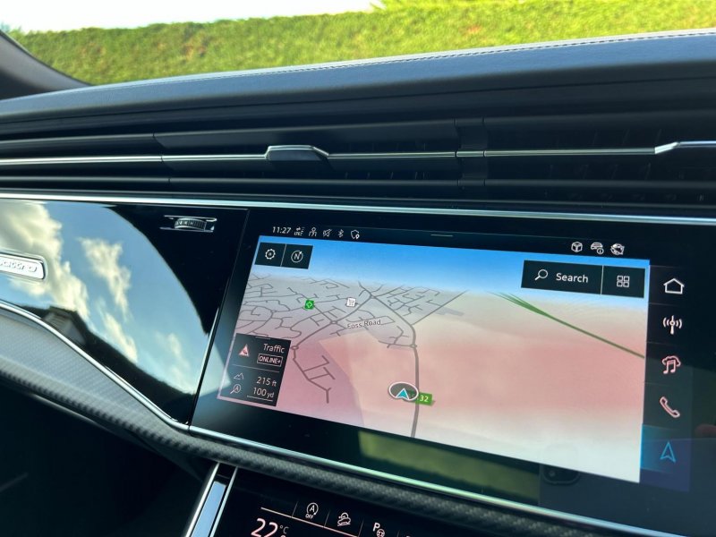 AUDI RSQ8