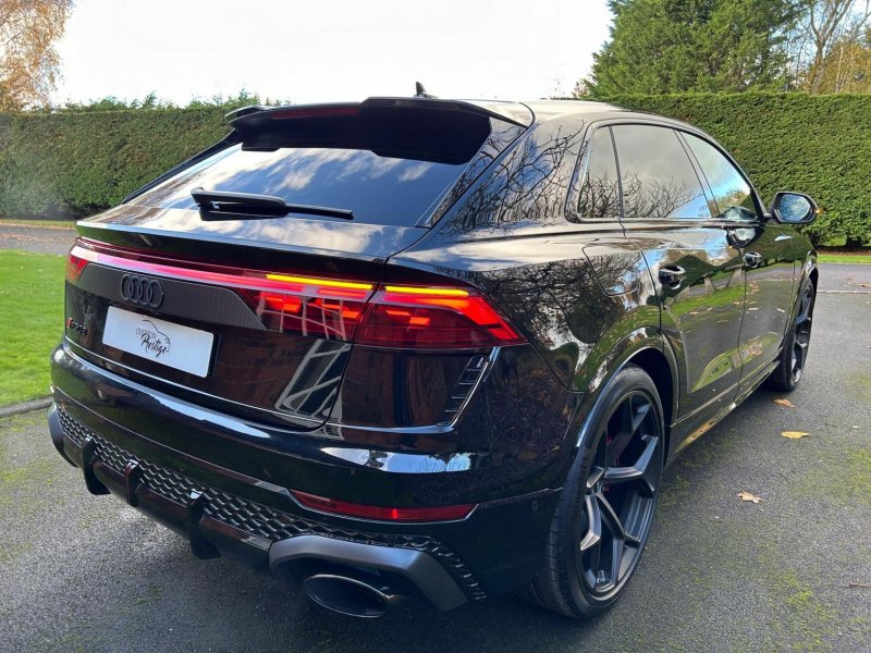 AUDI RSQ8