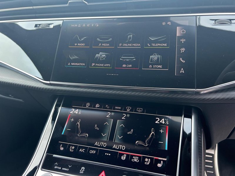 AUDI RSQ8
