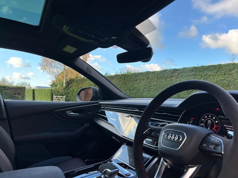 AUDI RSQ8