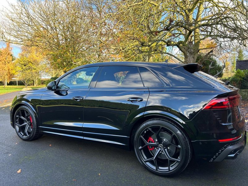 AUDI RSQ8