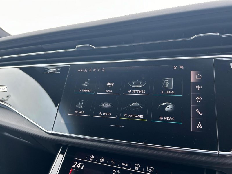 AUDI RSQ8